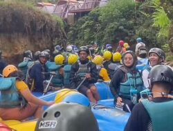 Viral! Sungai Destinasi Rafting Di Pangalengan Macet Pada Long Weekend, Pengunjung Membludak